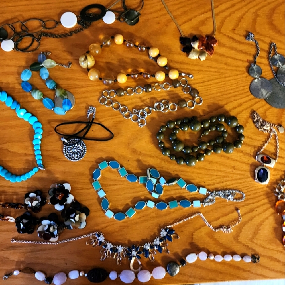 15 Pieces of Vintage Necklace Bundle